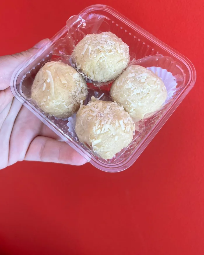 Doces brancos da Forte & Fit na embalagem do delivery