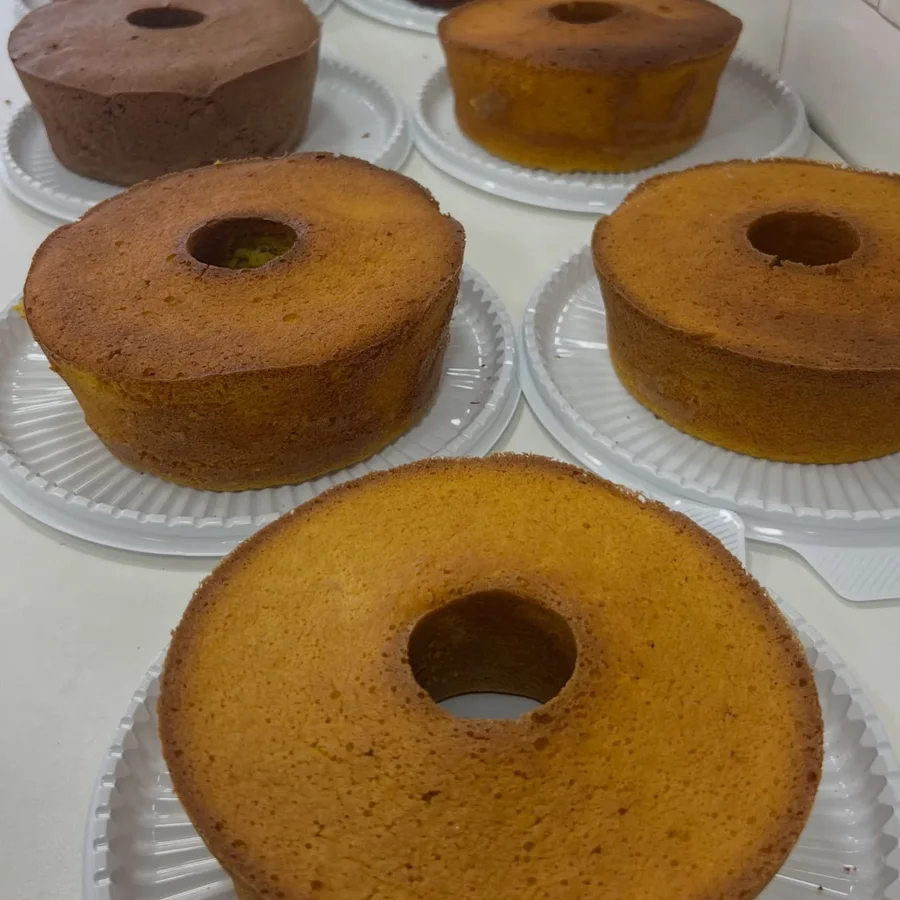 Bolos caseirinhos de cenoura, banana com canela e cacau da Forte & Fit